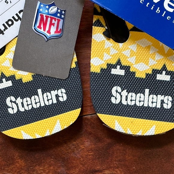FOREVER COLLECTION NFL STEELERS FLIP FLOPS:NWT WOMEN'S SIZE SMALL (5-6) - Picture 6 of 13